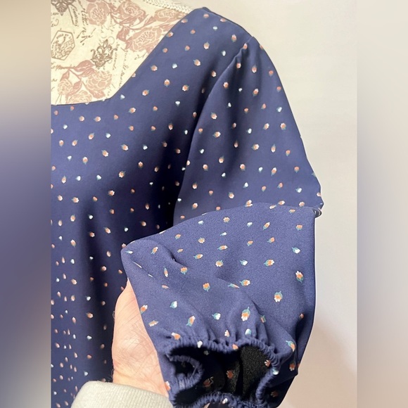 WEST KEI Navy blue floral print blouse size M. - Picture 4 of 11